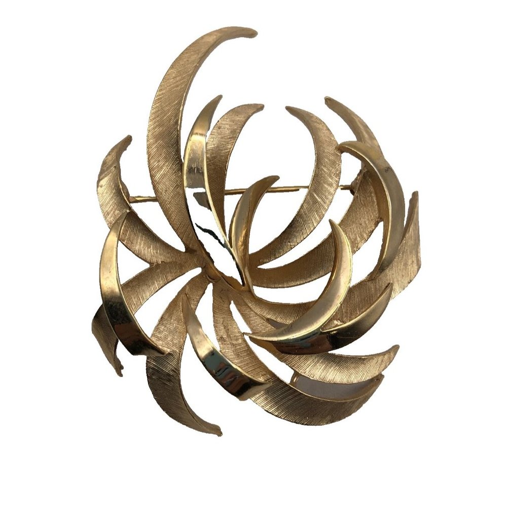 Vintage TRIFARI  Brooch Polished and Textured Floral Spray Goldtone Brooch